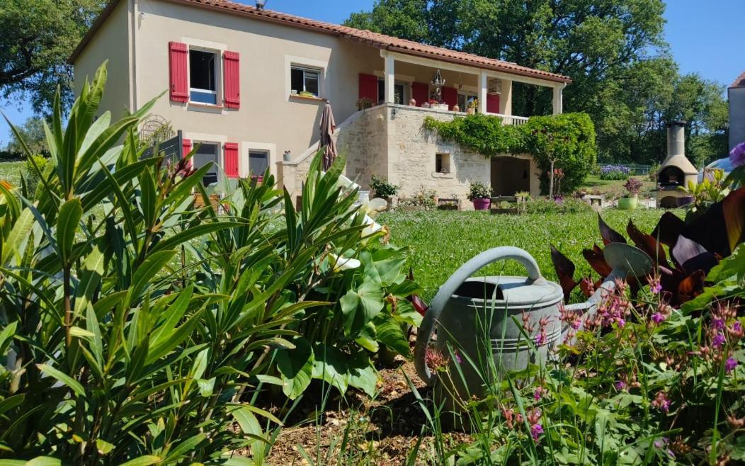Le Colombie Gouleme Bed and Breakfast Concores Eksteriør billede